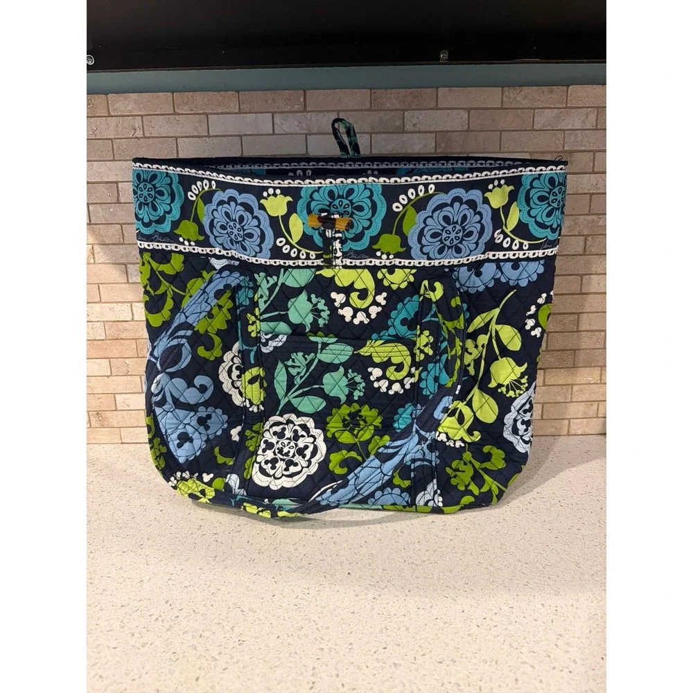 Vera Bradley Disney Wheres Mickey Large Tote‎